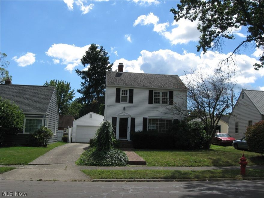 A GREAT HOUSE IN A GREAT COLLEGE TOWN. 3 bedroom colonial close to the college and to shopping. Comfortable rooms, rec room in lower level, private backyard, central air, appliances. Immediate possession.