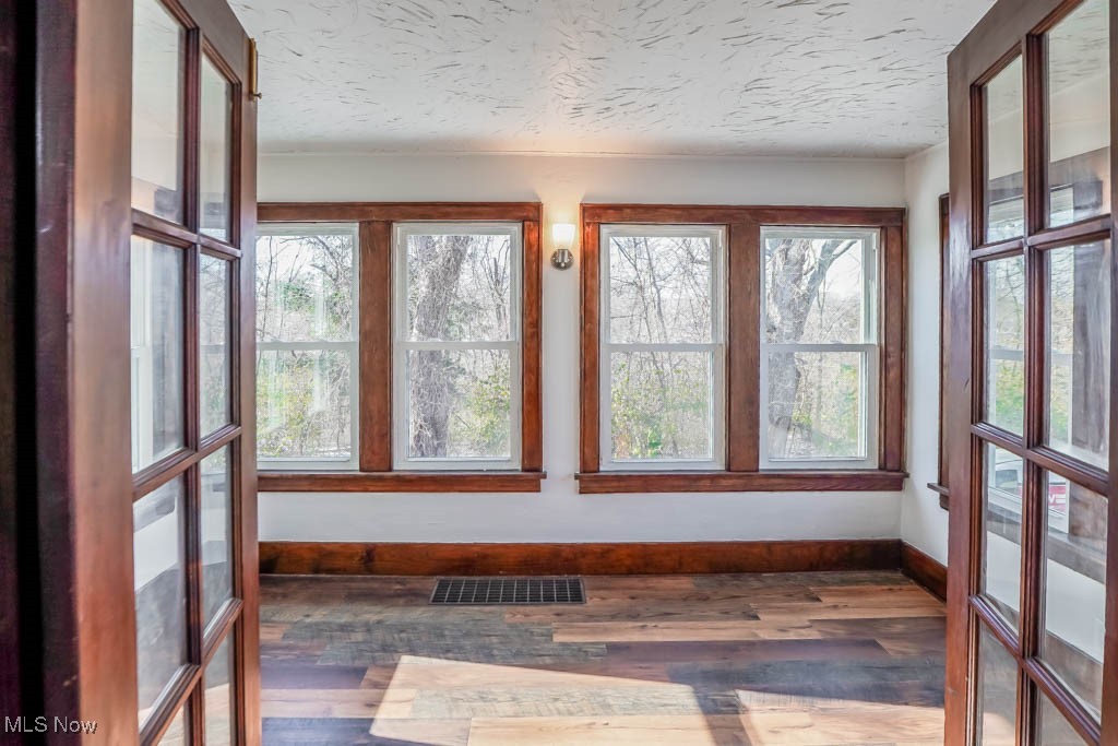 541 Canova Drive, Akron, Ohio image 17
