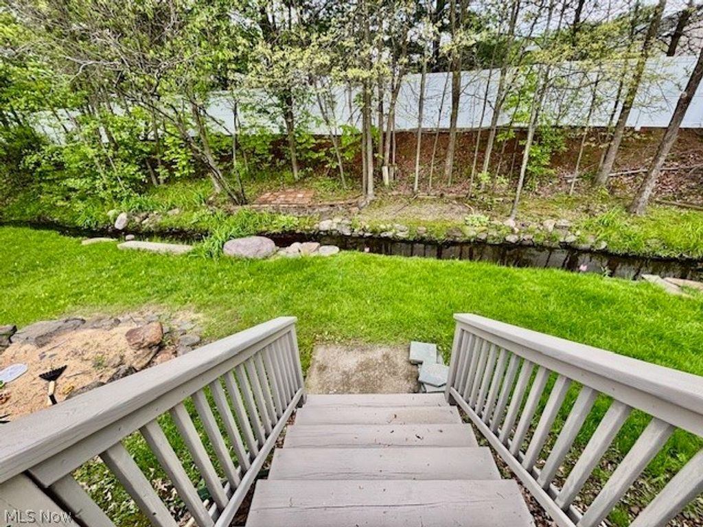Photo of 147 Northgate Drive NE, Warren, OH 44484 (MLS # 5209781)