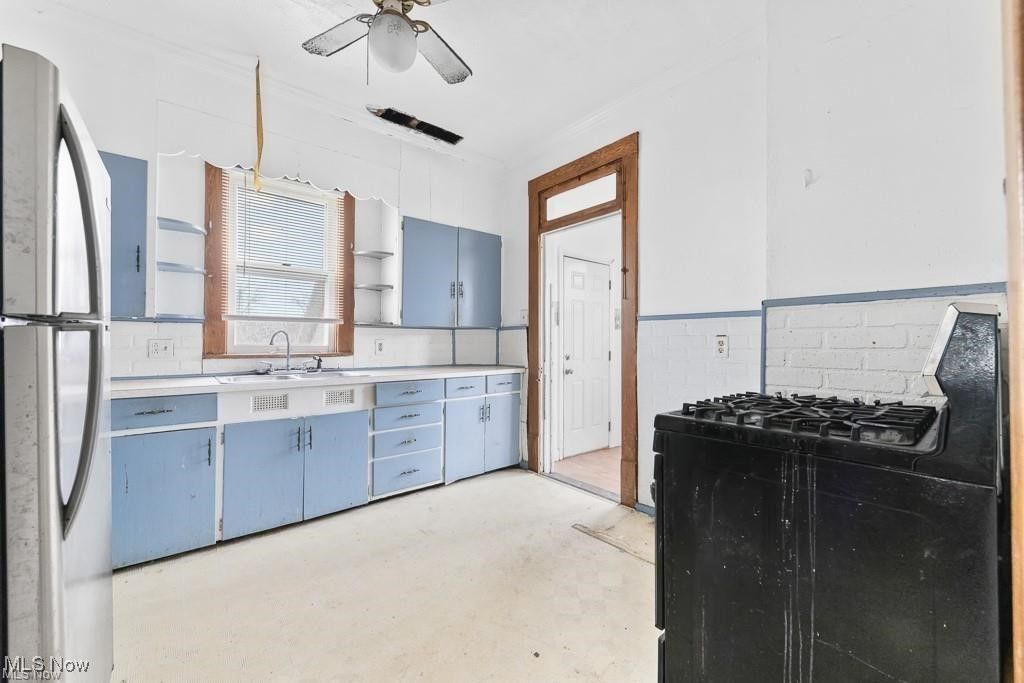 Photo of 118 S McKinley Avenue, Alliance, OH 44601 (MLS # 5175664)