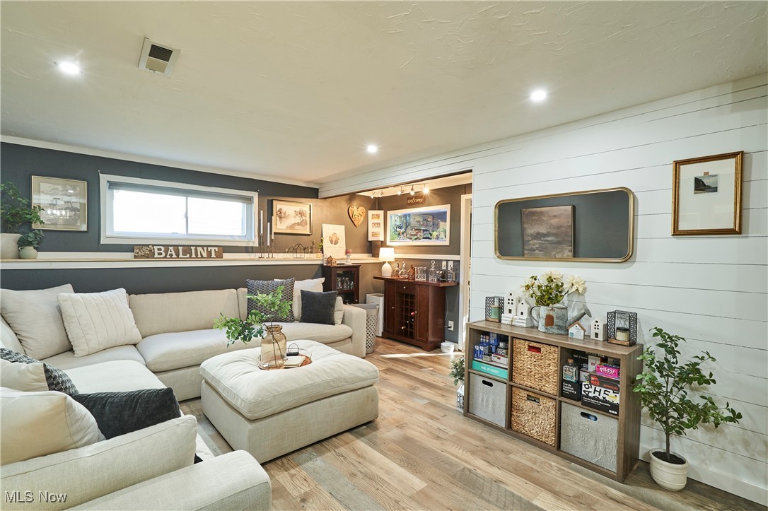 Painesville, Ohio 44077, United States, 3 Bedrooms Bedrooms, ,2 BathroomsBathrooms,Residential,Active,230314