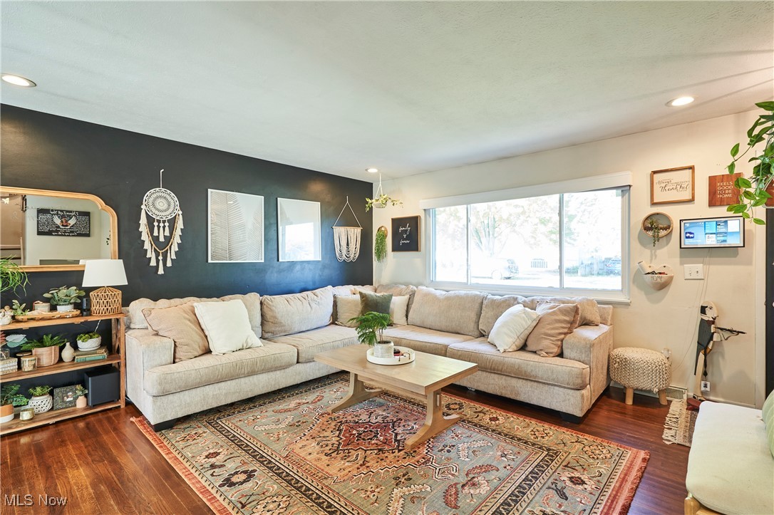 Painesville, Ohio 44077, United States, 3 Bedrooms Bedrooms, ,2 BathroomsBathrooms,Residential,Active,230314