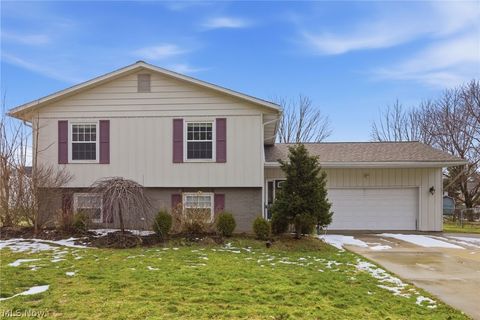Tiny photo for 5132 Ridgeglen Circle NW, Canton, OH 44708 (MLS # 5187353)