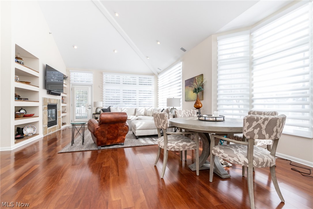 Villas/Orange Condo Ph Xi - Residential