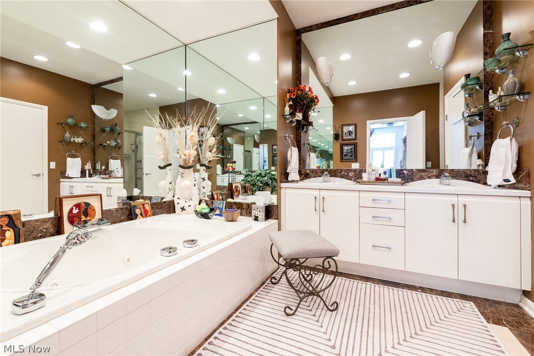 Villas/Orange Condo Ph Xi - Residential