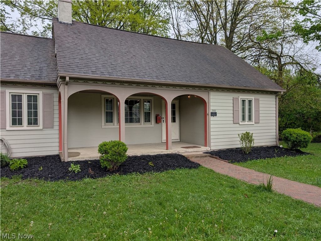 Photo of 7353 Columbia RD, Olmsted Falls, OH 44138 (MLS # 5206475)