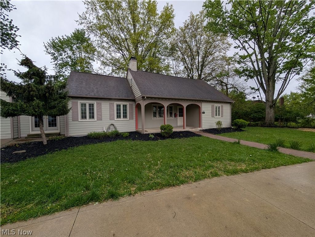 Photo of 7353 Columbia RD, Olmsted Falls, OH 44138 (MLS # 5206475)