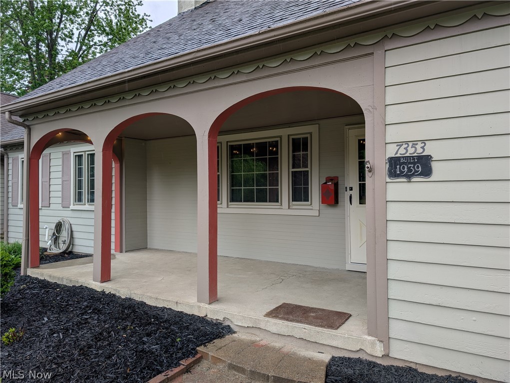 7353 Columbia