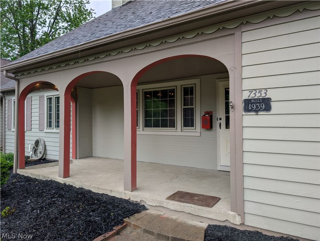 Photo of 7353 Columbia RD, Olmsted Falls, OH 44138 (MLS # 5206475)