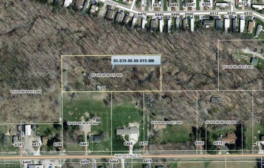 Secluded 2.5 acre parcel (546ft x 200ft) with driveway easement for access.