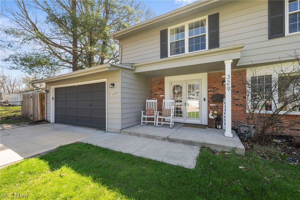 Photo of 329 Baldwin Drive, Berea, OH 44017 (MLS # 5197957)