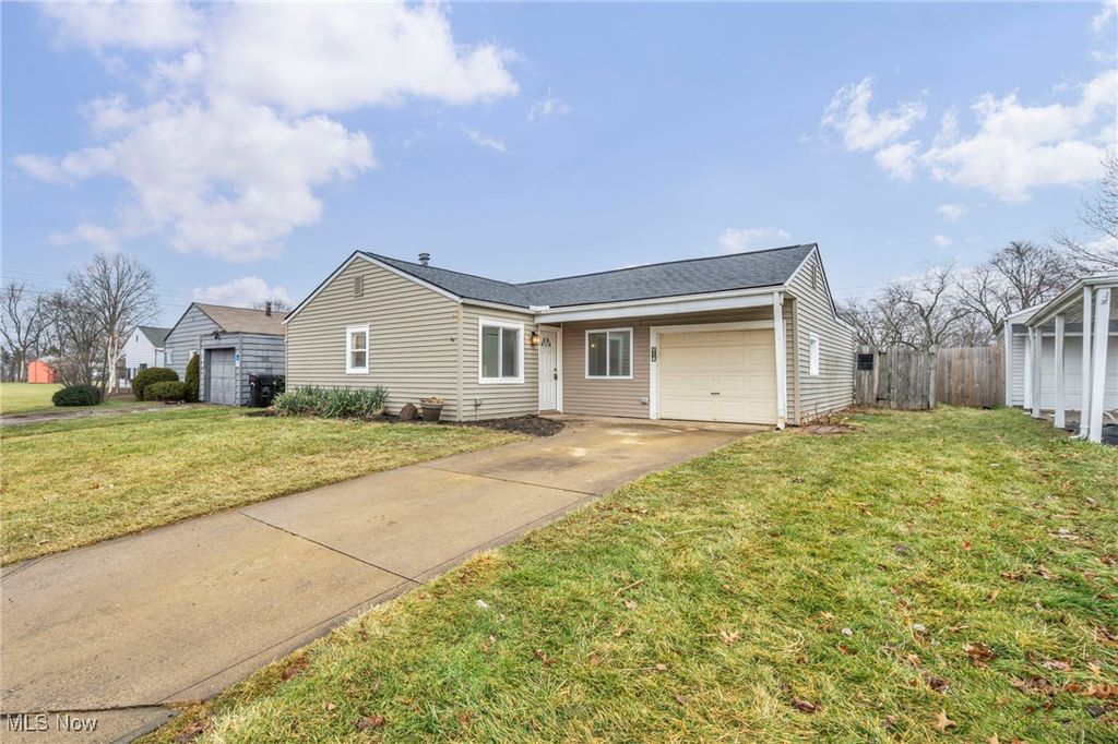 Photo of 614 Weller Rd, Elyria, OH 44035 (MLS # 5178389)