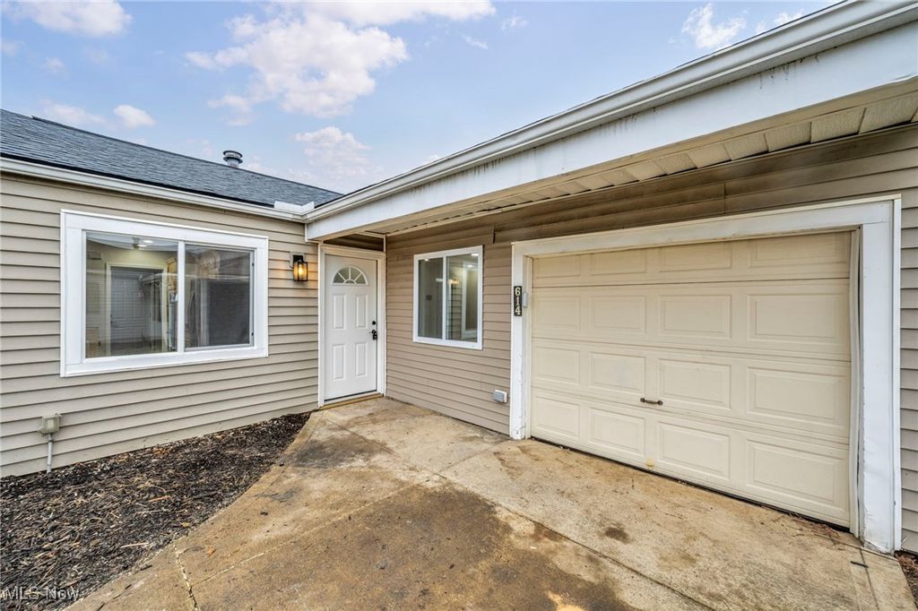 Photo of 614 Weller Rd, Elyria, OH 44035 (MLS # 5178389)