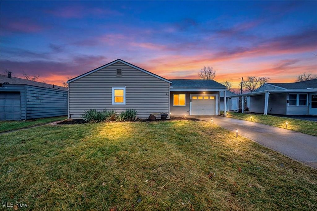 Photo of 614 Weller Rd, Elyria, OH 44035 (MLS # 5178389)