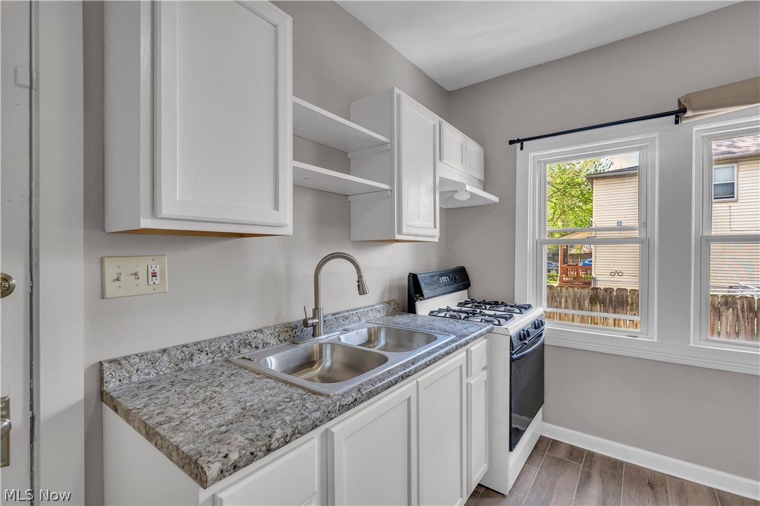 15816 Grovewood Avenue