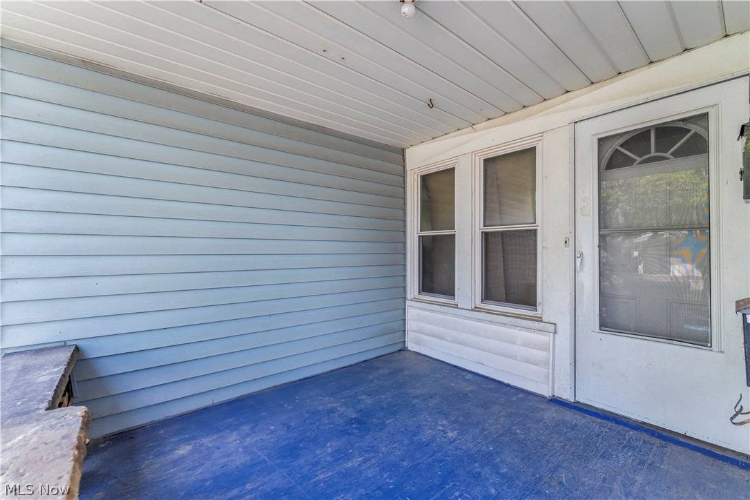 15816 Grovewood Avenue