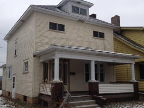 Large 2 story colonial with 3 bedrooms, 1 bath. Lots of living space on level lot. Large rooms and full basement. Walking distance to the hospital. Off street parking.