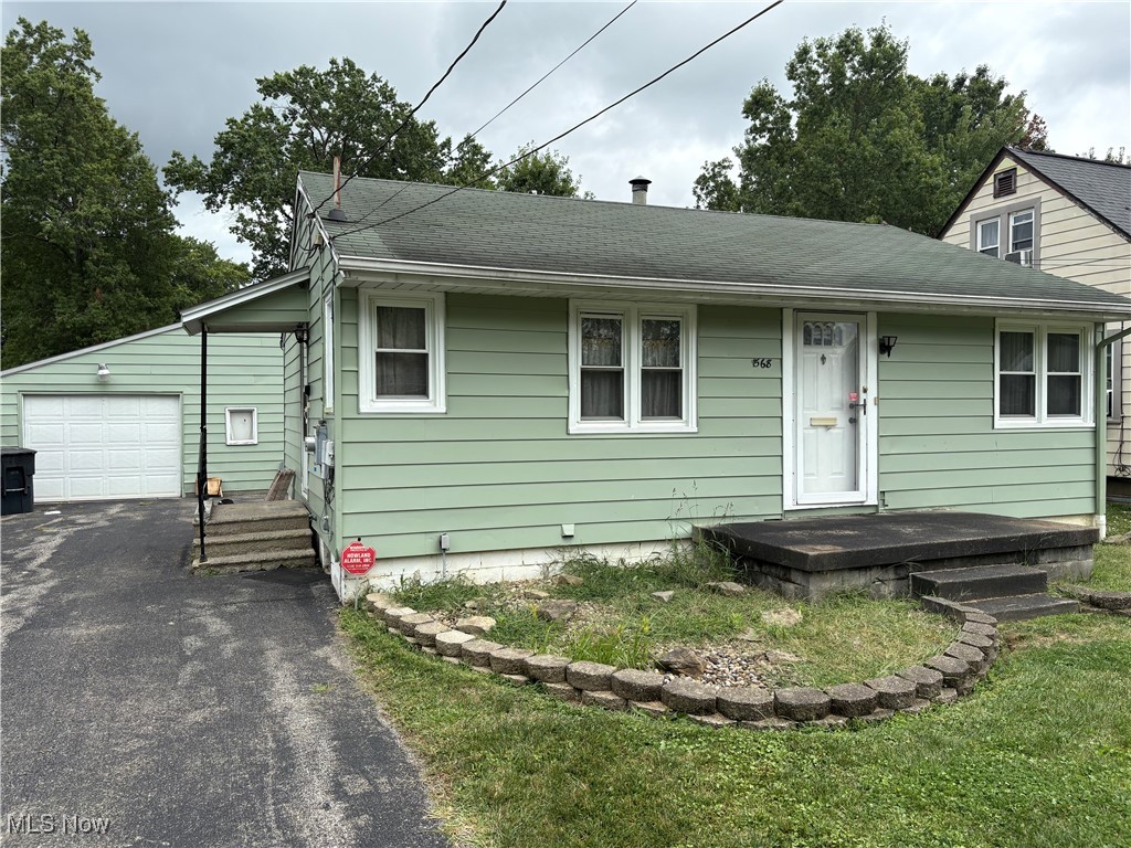 Last house on a dead end street with oversized back yard. This one is priced to sell; don't miss it!