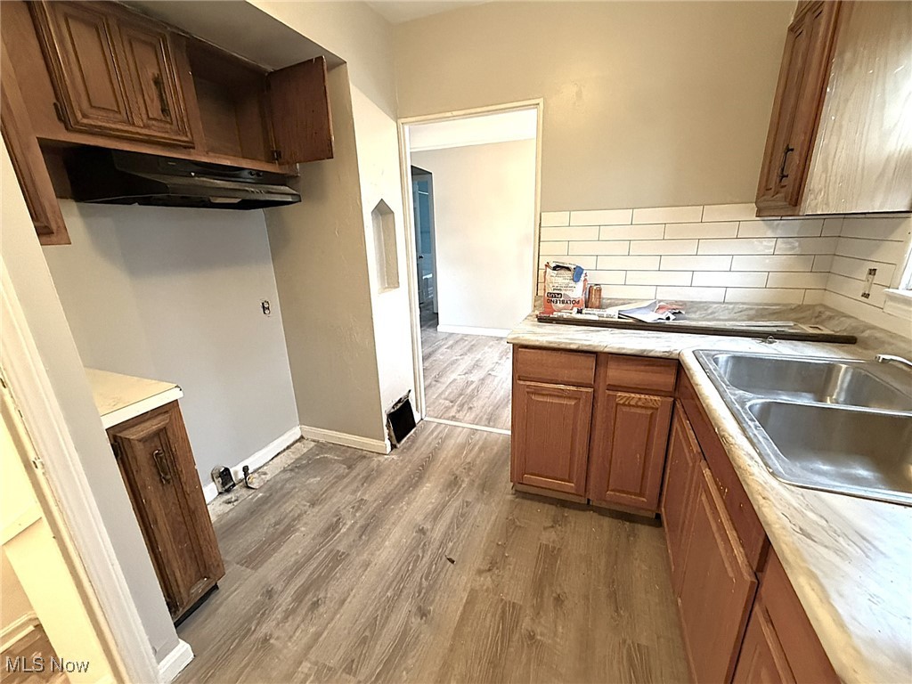 14914 Kingsford Avenue