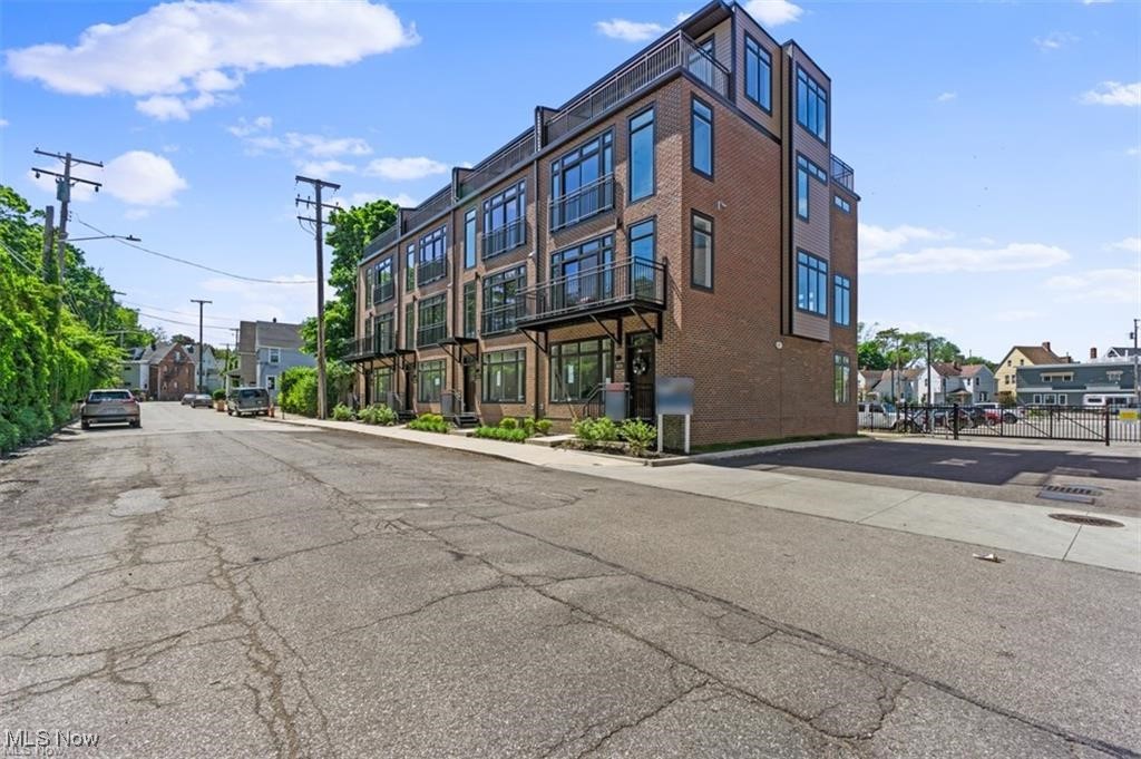 Beautiful Knez built home with 2 bedrooms, 3 full baths and an entertainment/office area. 4 levels of contemporay living overlooking the picturesque Lakeview Cemetery. Entered for Comp Purposes Only