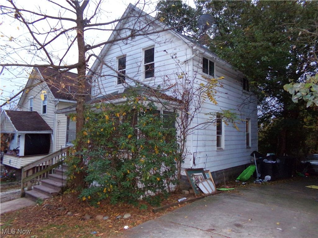 Photo of 592 Sharon Street, Akron, OH 44314 (MLS # 5168695)