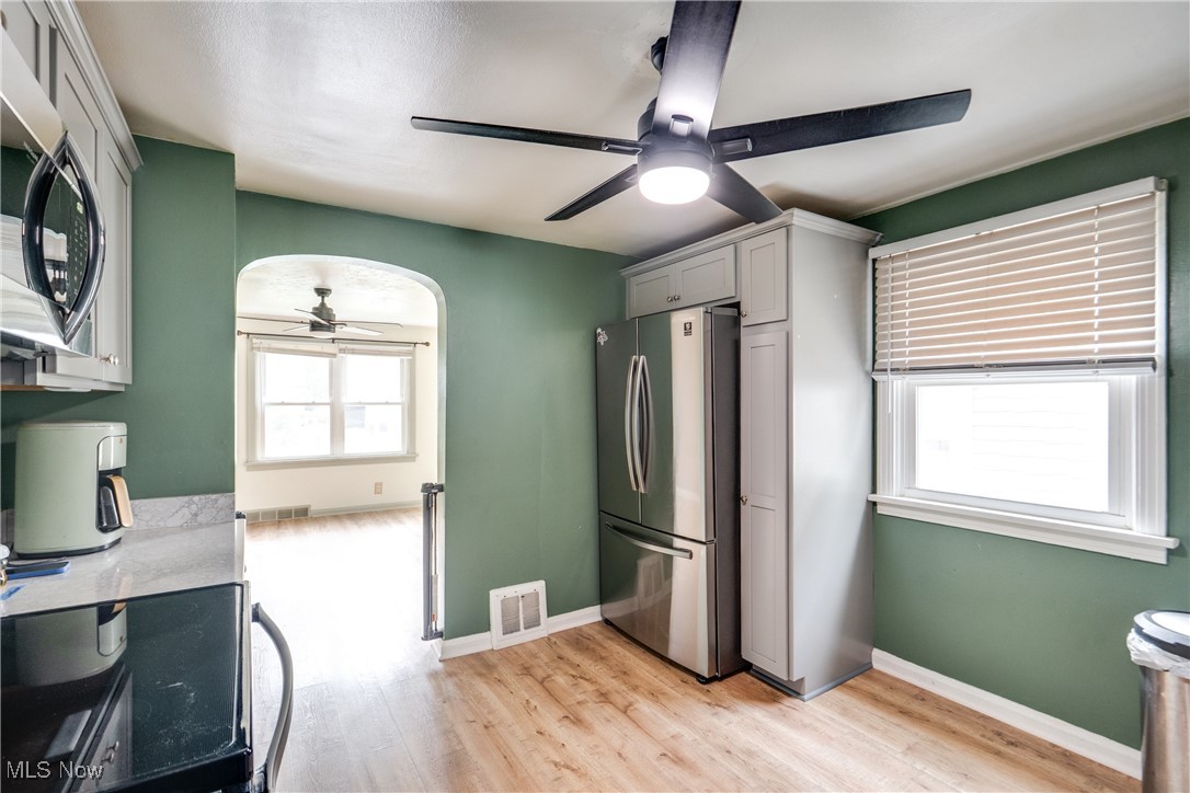 829 S Haines Avenue, Alliance, Ohio image 11