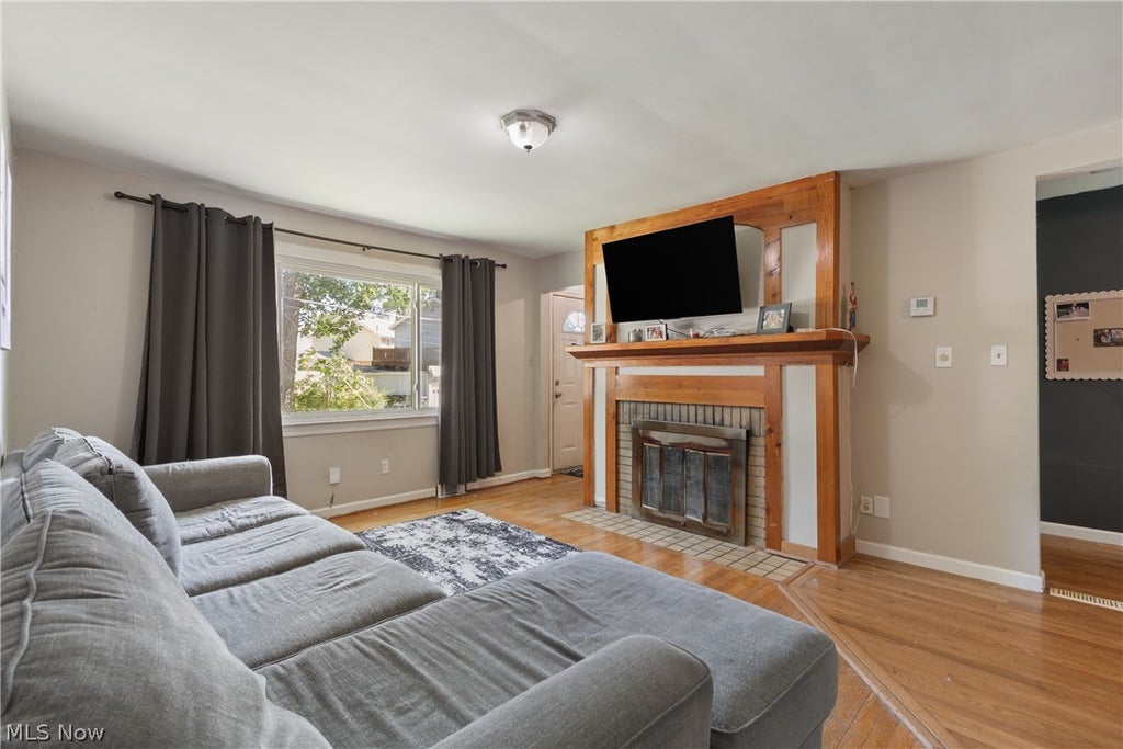 Photo of 209 Grove Avenue, Cuyahoga Falls, OH 44221 (MLS # 5222172)