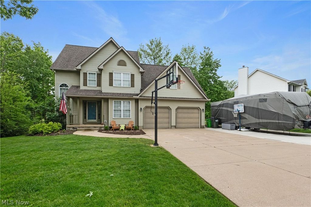 Photo of 2024 Deer Meadow Boulevard, Streetsboro, OH 44241 (MLS # 5213405)