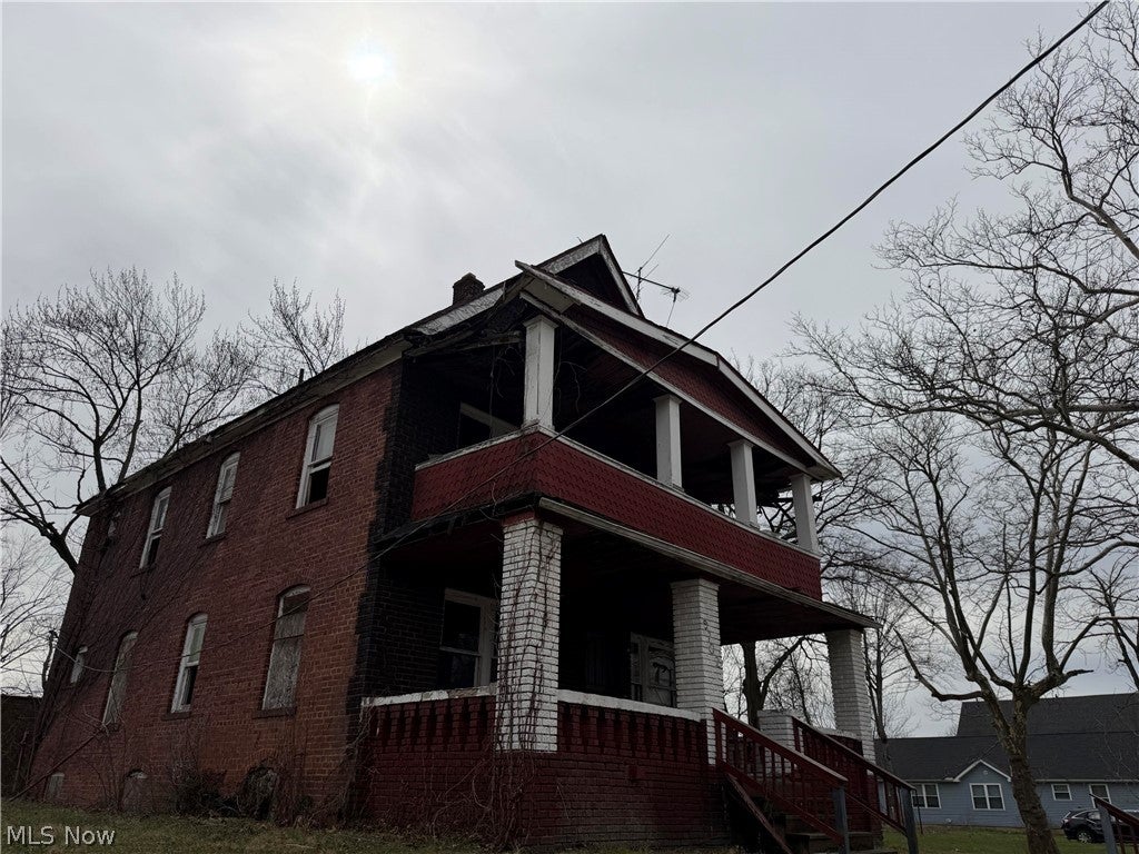 Photo of 9702 Parkview Avenue, Cleveland, OH 44104 (MLS # 5217358)