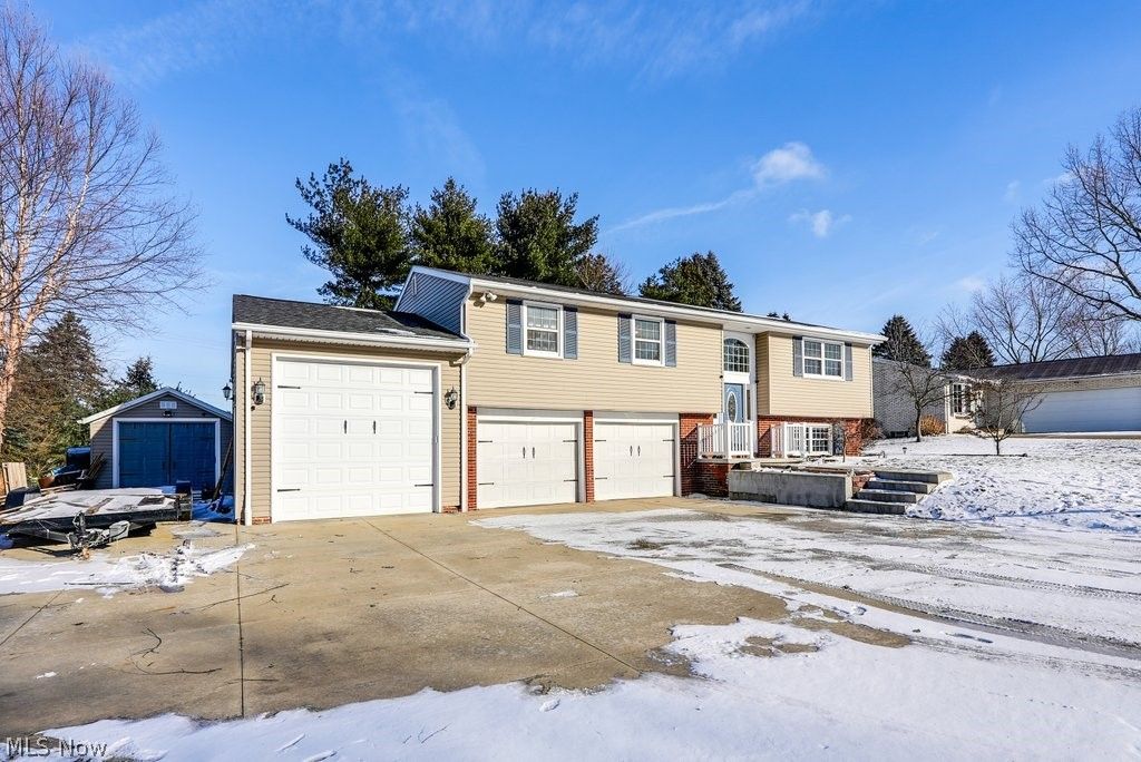 Photo of 6753 Lake Cable Avenue NW, Lehigh Township, OH 44720 (MLS # 5202808)