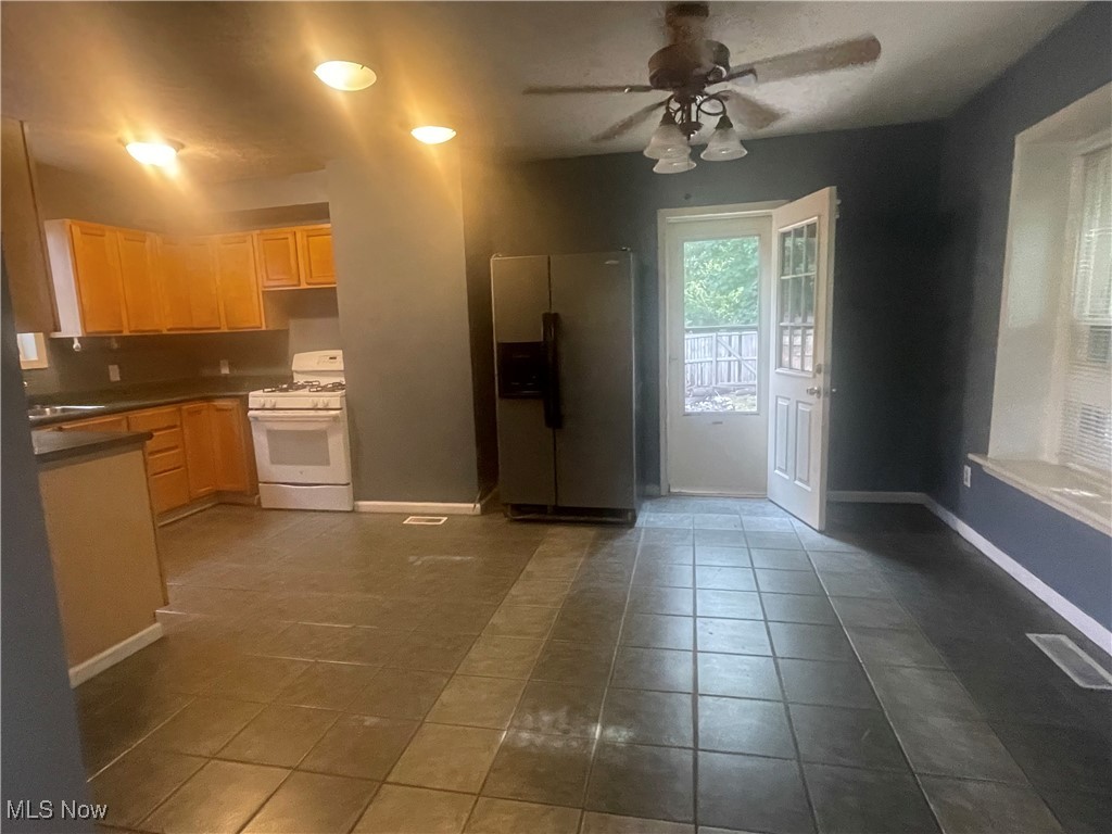 Akron, Ohio 44310, United States, 3 Bedrooms Bedrooms, ,1 BathroomBathrooms,Residential,Active,194385