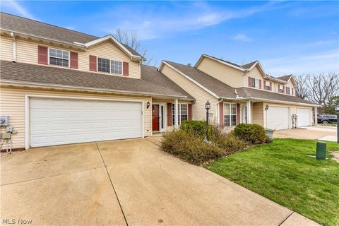 Townhouse For Sale - 23219 Bennington Hamlet Circle<br/> Cuyahoga County, Euclid, OH 44123