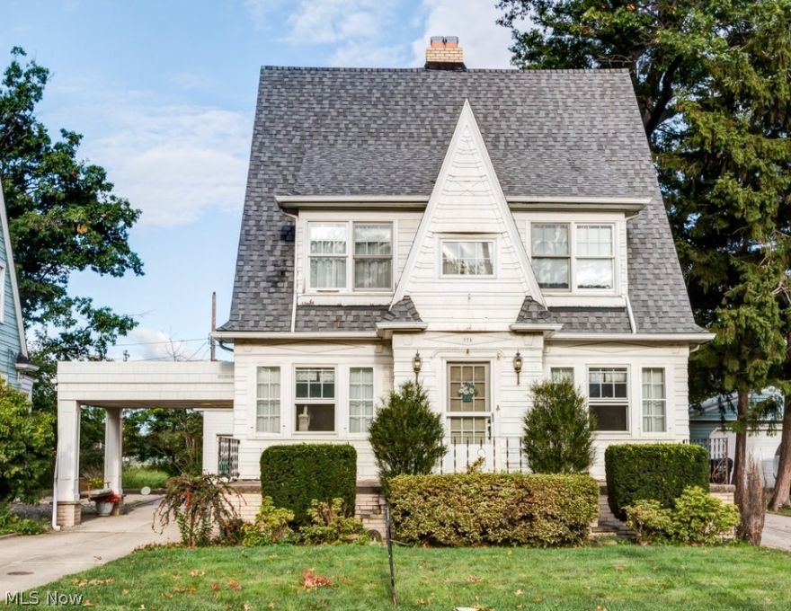 Spacious 2300 sq. ft. colonial offers 3 bedrooms, 2 baths, hardwood floors thru-out and loads of character in this home.  Kitchen (2007) includes appliances. Full basement, 2 car garage. Home warranty. Fabulous location as yard backs up to school, just minutes from library, park & pool.