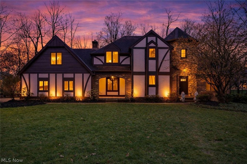 Photo of 9466 Beryl Street NW, Massillon, OH 44646 (MLS # 5198432)