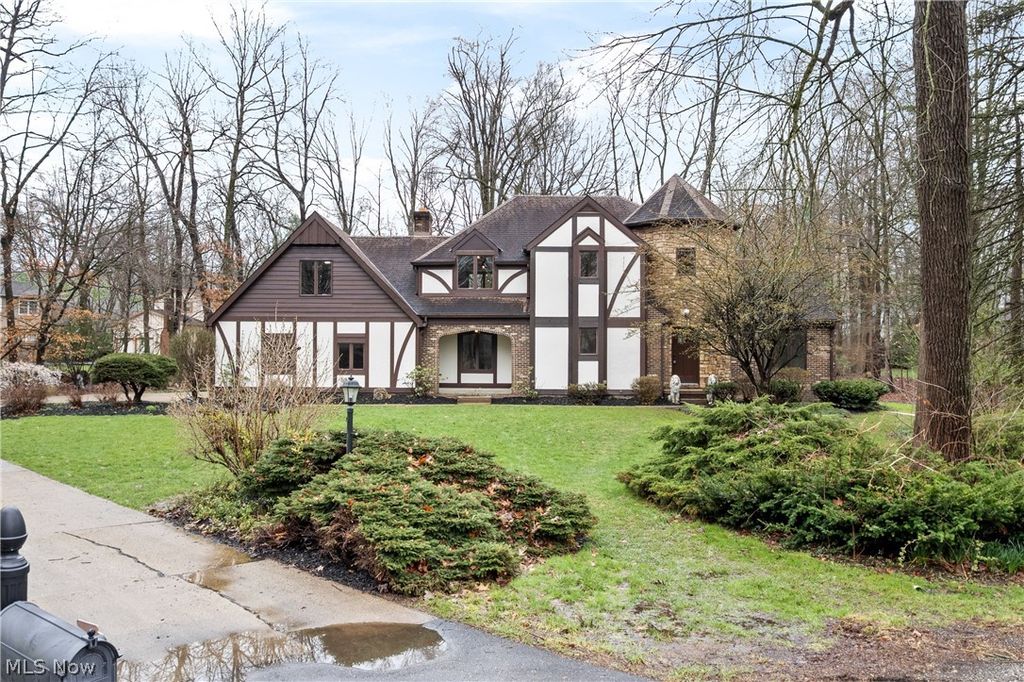 Photo of 9466 Beryl Street NW, Massillon, OH 44646 (MLS # 5198432)