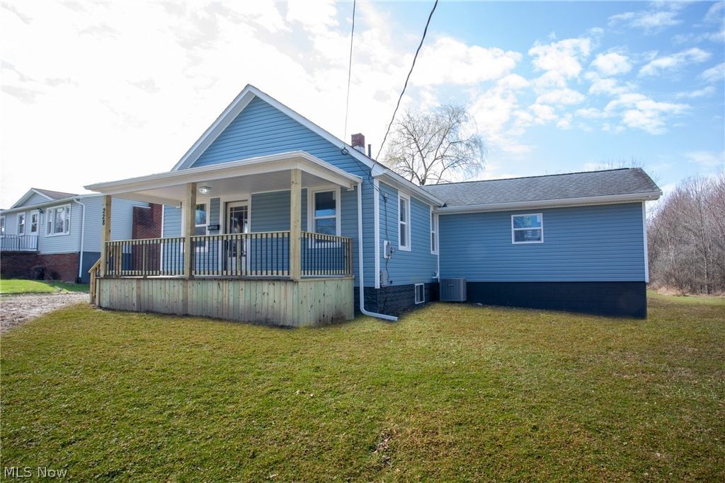 Photo of 228 Center Street, Hubbard, OH 44425 (MLS # 5194035)