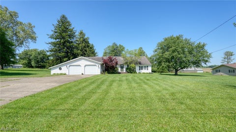 Homes For Sale - 3955 Frazeysburg Road<br/> Muskingum County, Zanesville, OH 43701