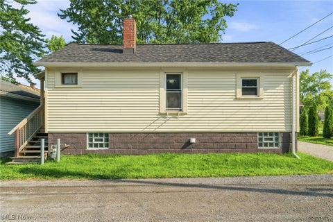 Tiny photo for 376 E 1/2 Ohio Avenue, Sebring, OH 44672 (MLS # 5240673)