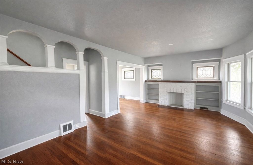 Photo of 11918 Buckingham Avenue, Cleveland, OH 44120 (MLS # 5199888)