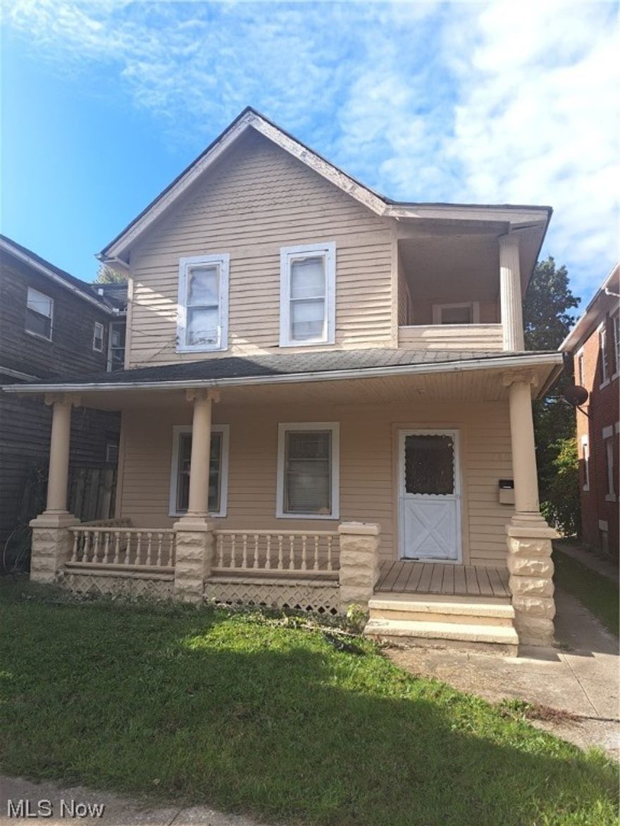 Downstairs unit has been updated in 2023 with flooring, new kitchen cabinets, bathroom updated. New water heaters 2023. 3 bedrooms in downstairs unit. 2 bedrooms in upstairs unit. Property being sold as-is.