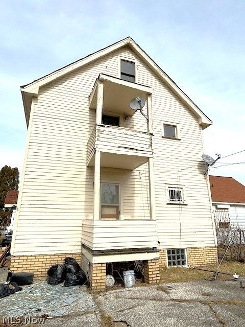 Duplex in Cleveland OH 14914 Glendale Avenue 43.jpg