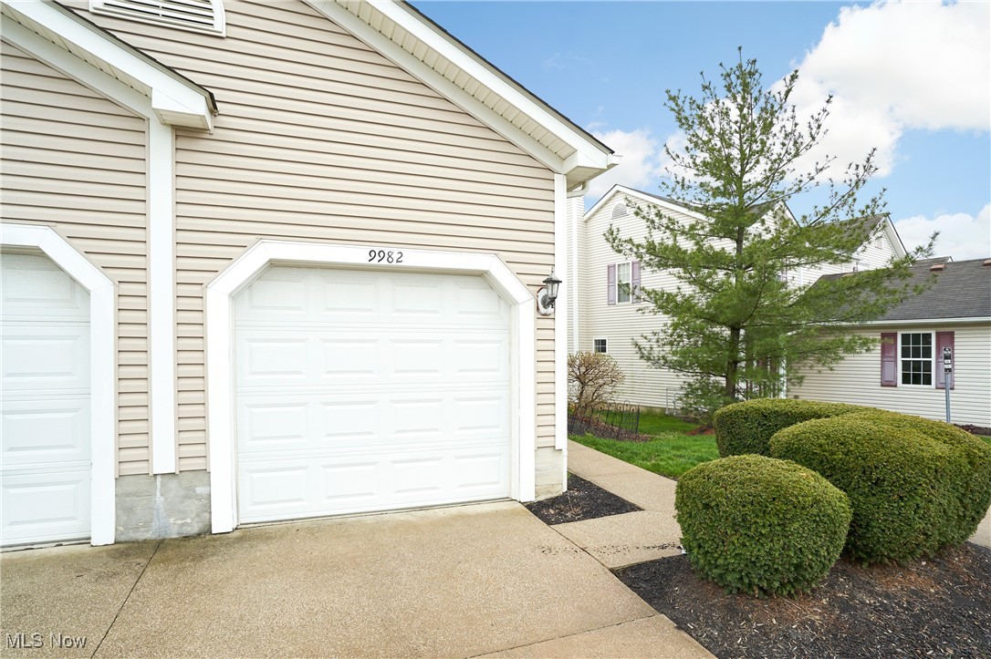 9982 Beverly Lane, Streetsboro, Ohio image 25