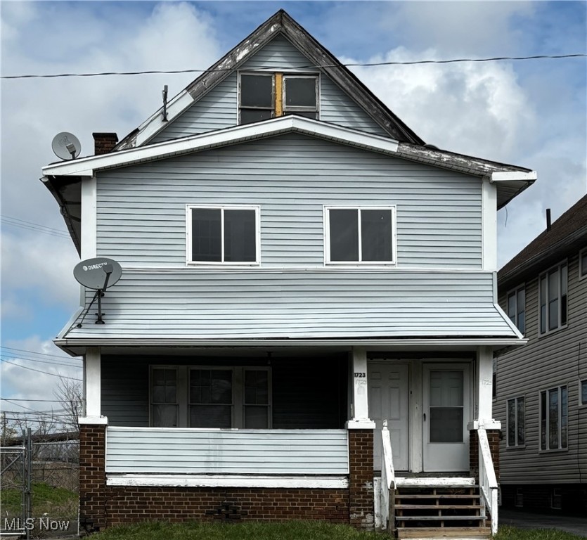 Duplex Investment Opportunity – 1723 Noble Rd, East Cleveland
Great opportunity to own a cash-flowing duplex in East Cleveland! This property features two 2-bed, 1-bath units. One unit is tenant-occupied with Section 8 paying $900/month, while the other unit is vacant, offering immediate rental or owner-occupant potential.
Property Features:
Duplex: (2) 2 bed / 1 bath units
$900/month guaranteed Section 8 income from one unit
One vacant unit – ready to lease or occupy
Separate entrances and utilities
Located on transit line near shopping, parks, and schools
Ideal for investors seeking steady cash flow or new buyers looking to house hack and build equity. Add to your portfolio or get started in real estate with a property that offers income from day one.