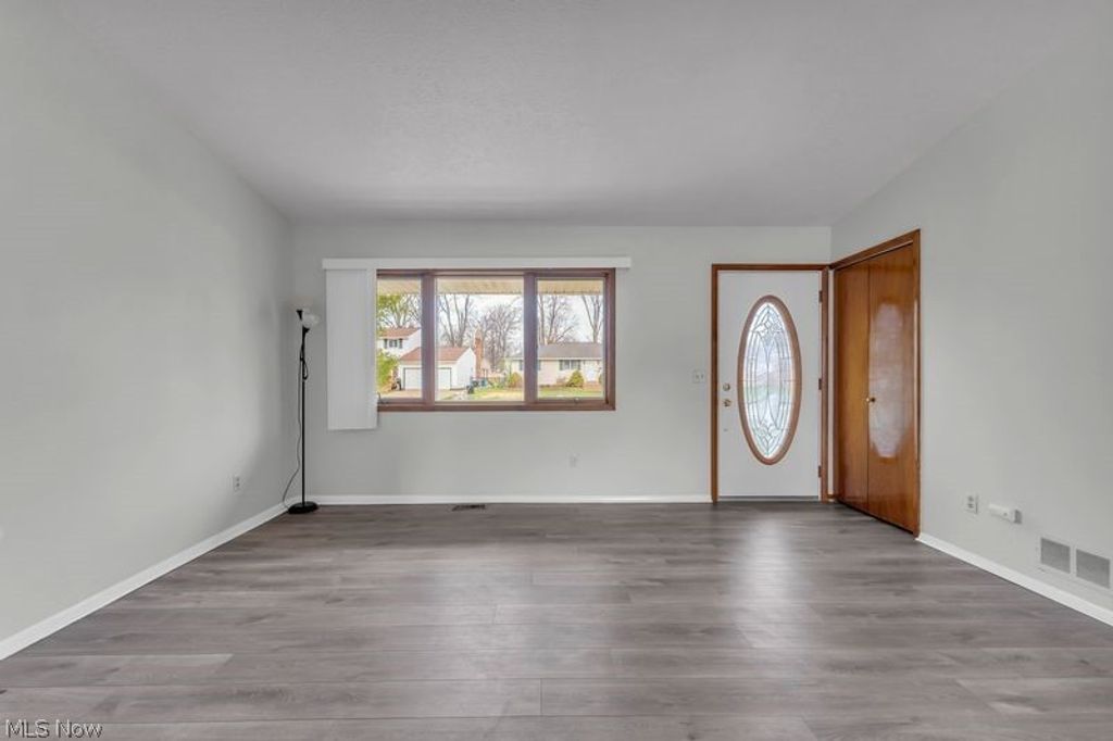 Photo of 462 Waterbury Drive, Eastlake, OH 44095 (MLS # 5194970)