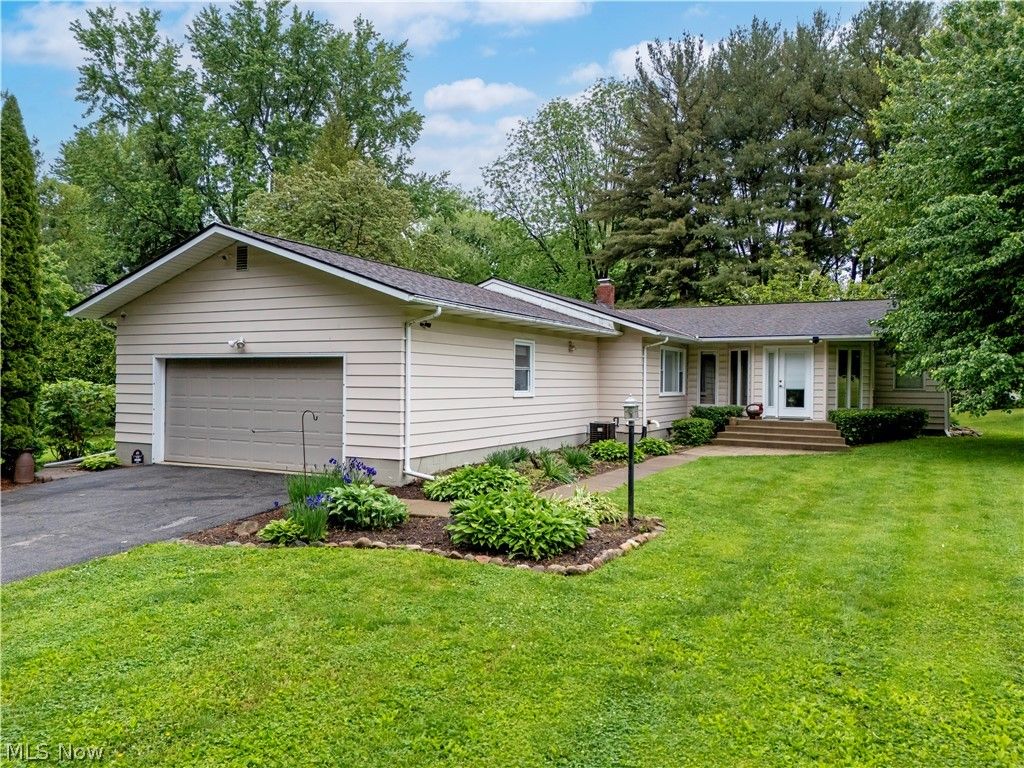 Photo of 107 Youngs Terrace, Loudonville, OH 44842 (MLS # 5211562)