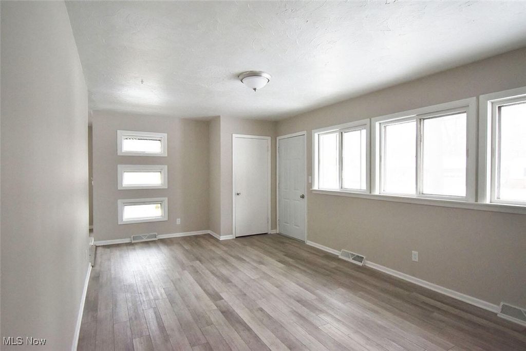 Photo of 2426 Montgomery Avenue NW, Warren, OH 44485 (MLS # 5178228)