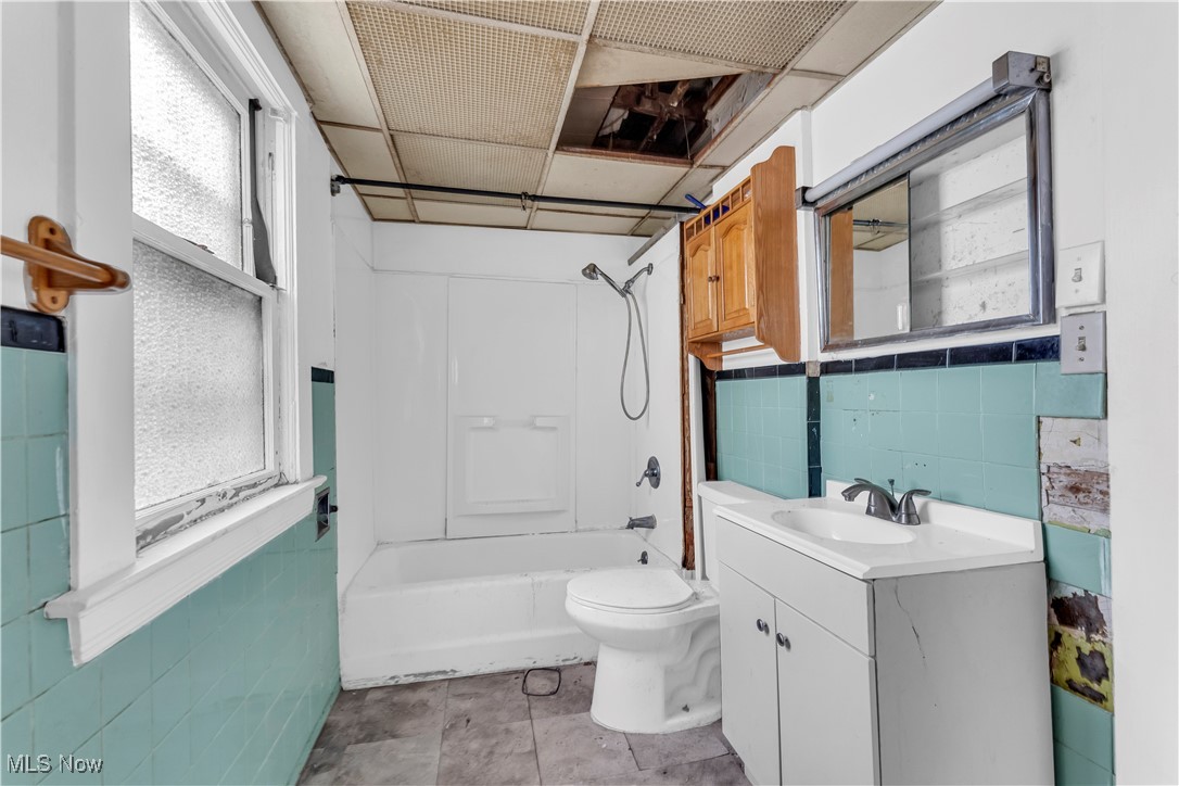 Walworth Realty Co - Residential Income