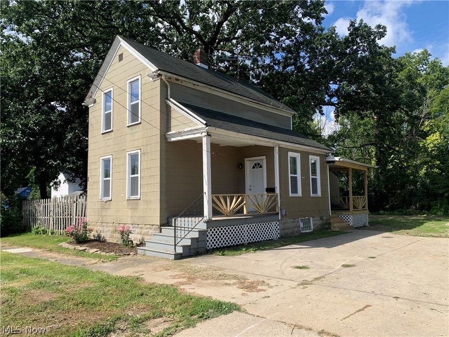 This 3-bedroom 1 bath home has had all the updates you are looking! (All new as of 2022: New Roof, windows, flooring, lights/fans, bathroom and kitchen remodels just to state a few). This house has a great sized side yard but if that wasn't enough there is a whole extra parcel that comes along with it backing up to the house to make a yard deserving of the enjoyment of new owners!