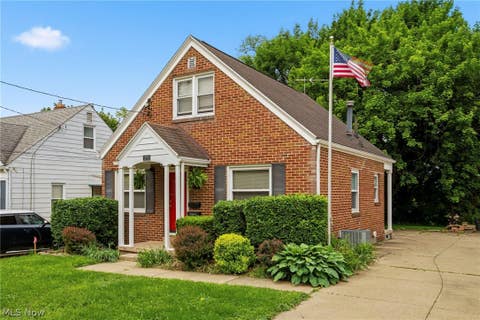 Homes For Sale - 272 Schrop Avenue<br/> Summit County, Akron, OH 44312