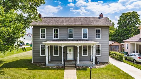 Homes For Sale - 105 W 4 1/2 Street<br/> Williamstown, WV 26187